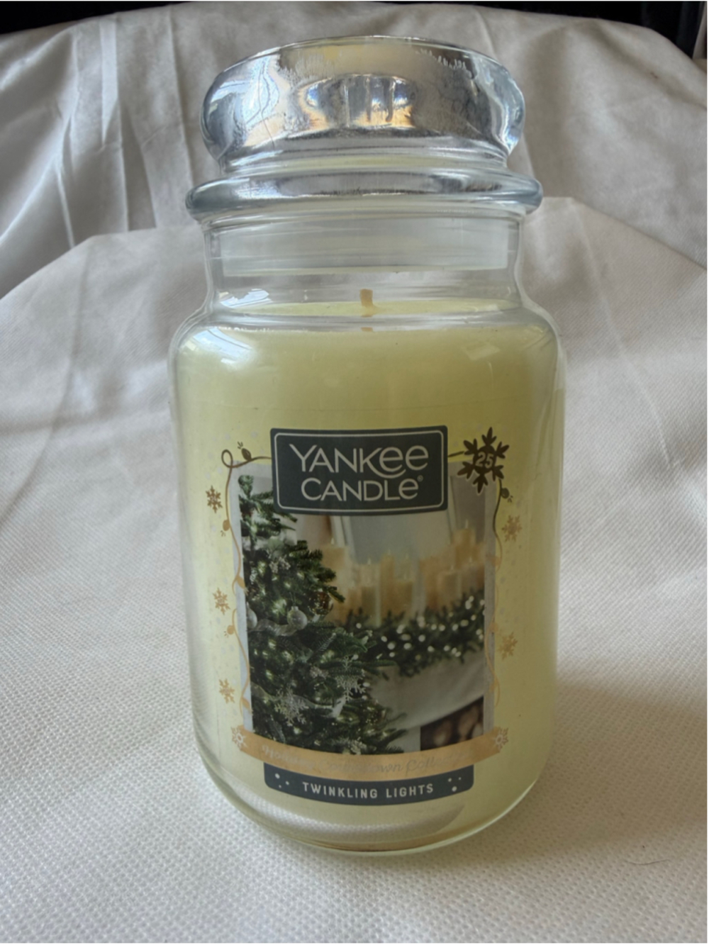 NEW Yankee Candle Large Jar Candle 22 oz HOLIDAY TWINKLING LIGHTS - Picture 3 of 7